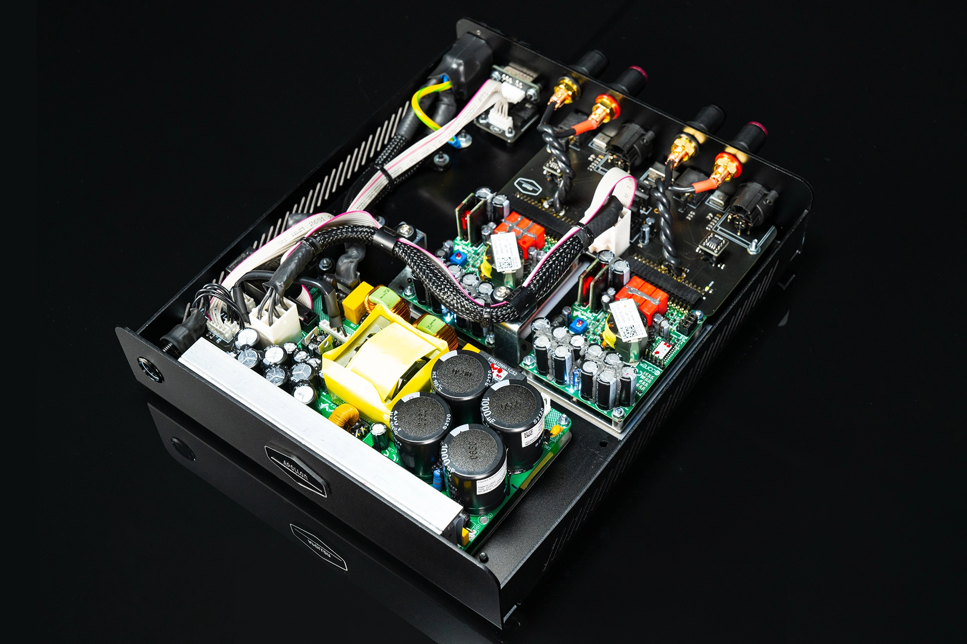 Apollon-Hypex-NCx500-Stereo-Amplifier-Inside-Isometric.webp
